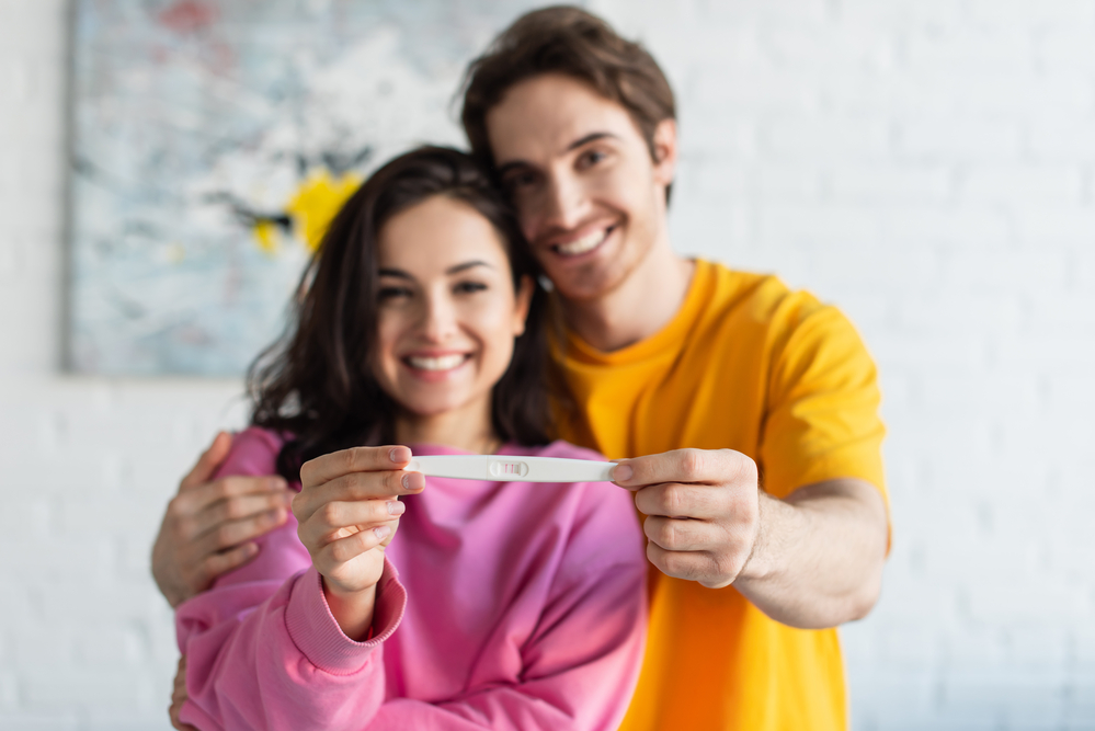 infertility-pregnancytest-couple-pregnant